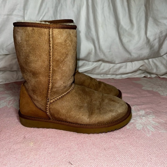 UGG Australia Classic Short Boots - Picture 2 of 13